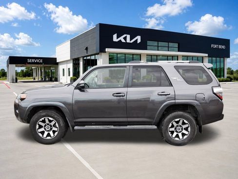 Used 2018 Toyota 4Runner TRD Off-Road Premium AWD/4WD image 8
