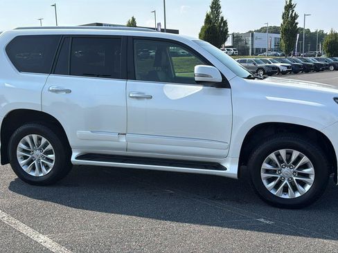 Used 2017 Lexus GX 460 Premium w/ Premium Package AWD/4WD image 3