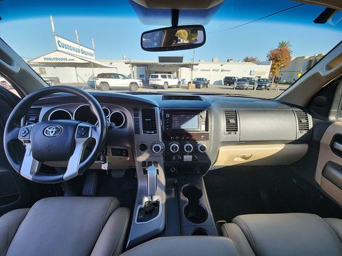 Used 2014 Toyota Sequoia Limited image 27