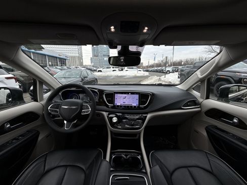 Used 2022 Chrysler Pacifica Limited image 23