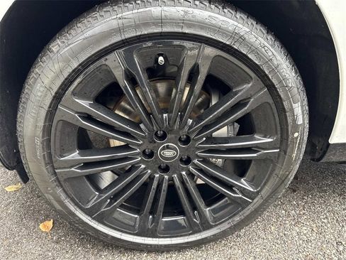 New 2025 Land Rover Range Rover SE image 12