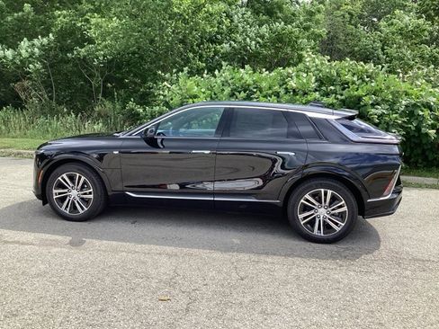 New 2025 Cadillac Lyriq Luxury image 4