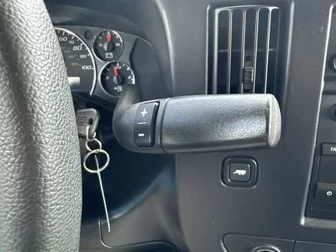 Used 2017 GMC Savana 2500 LT w/ LT Preferred Equipment Group image 19