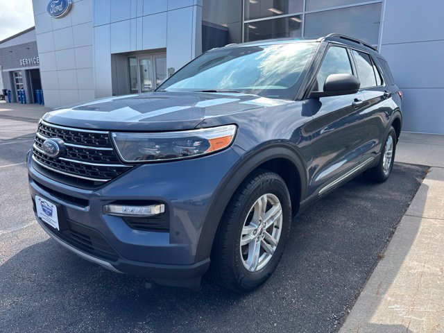 Used 2021 Ford Explorer XLT w/ Equipment Group 202A AWD/4WD image 3