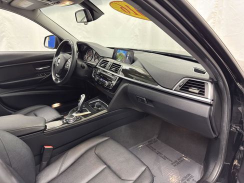 Used 2016 BMW 320i xDrive Sedan w/ Driver Assistance Package image 32