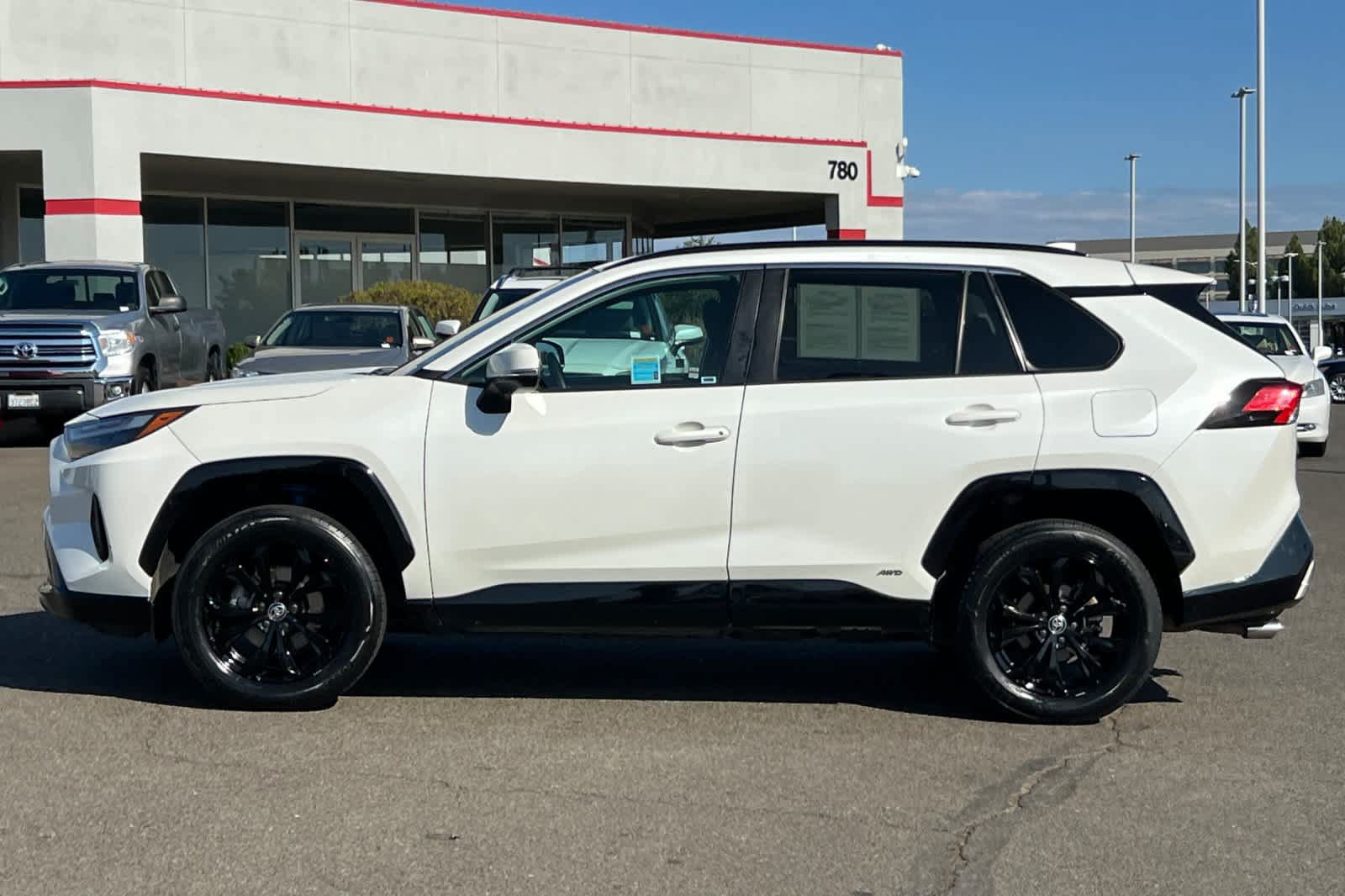 Used 2022 Toyota RAV4 SE w/ Convenience Package AWD/4WD image 9