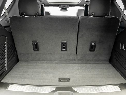 Used 2024 Chevrolet Tahoe Z71 w/ Luxury Package image 37