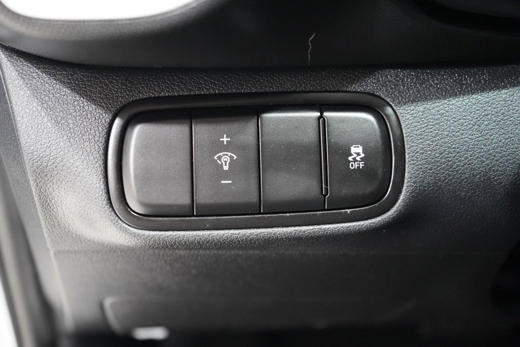 Used 2024 Hyundai Venue Limited FWD image 21