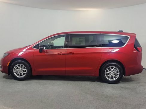 New 2026 Chrysler Voyager LX image 4