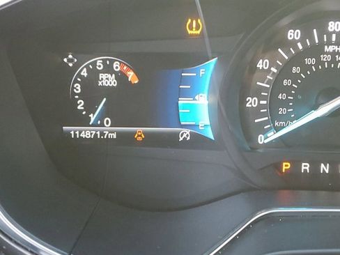 Used 2017 Ford Fusion SE w/ Fusion SE Technology Package image 25