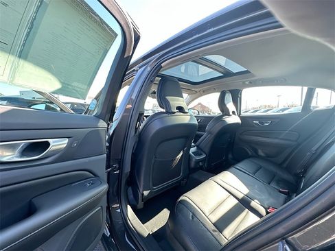 Used 2022 Volvo S60 B5 Momentum w/ Premium Package image 16