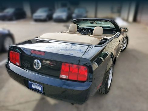Used 2009 Ford Mustang Deluxe Convertible 2D image 12