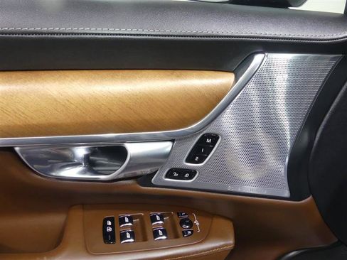 Used 2018 Volvo S90 T6 Inscription image 20