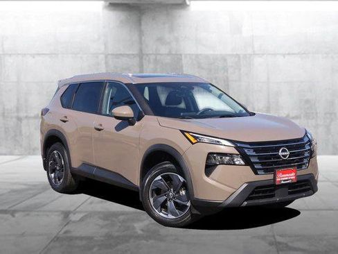 Used 2024 Nissan Rogue SV w/ SV Premium Package FWD image 2