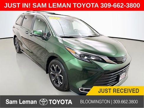 Used 2025 Toyota Sienna Platinum AWD/4WD image 1