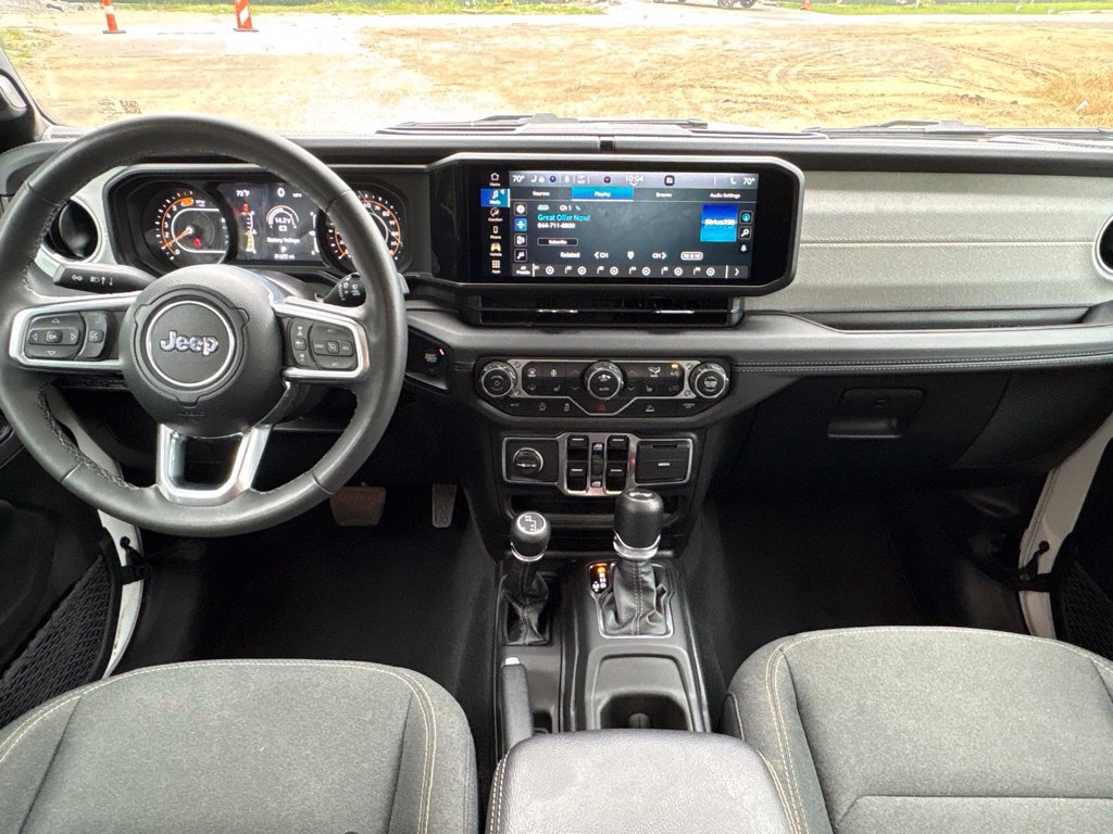Used 2025 Jeep Wrangler Unlimited Sahara AWD/4WD image 26