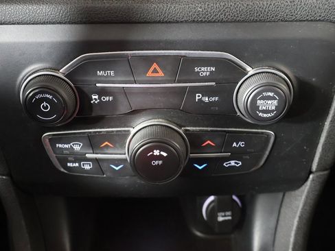 Used 2023 Dodge Charger SXT image 37