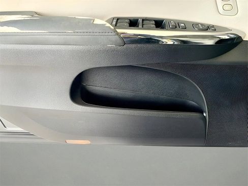 Used 2017 Toyota Avalon XLE Premium image 13