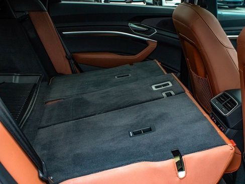 Used 2022 Audi e-tron Premium w/ Convenience Plus Package image 38