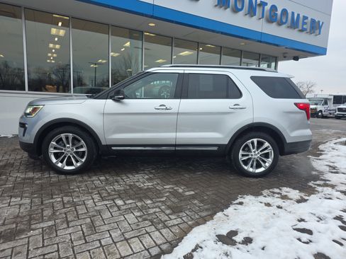 Used 2019 Ford Explorer XLT w/ Equipment Group 202A image 2