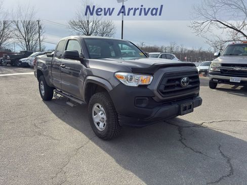Used 2022 Toyota Tacoma SR image 2