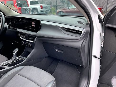 Used 2025 Buick Encore GX Preferred FWD image 23
