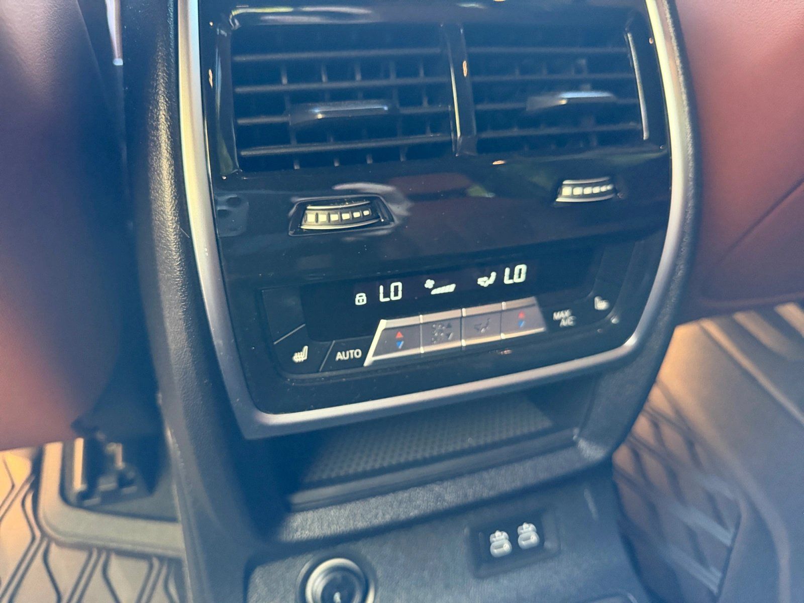 Used 2025 BMW X7 M60i AWD/4WD image 21