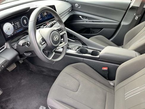 Used 2025 Hyundai Elantra SEL FWD image 25