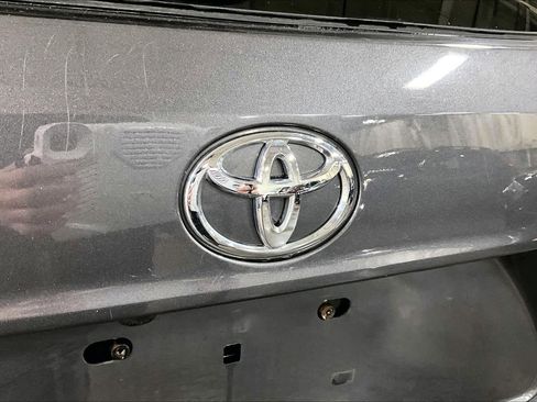 Used 2021 Toyota Highlander XLE image 31