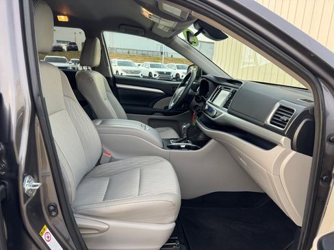 Used 2018 Toyota Highlander Plus image 32