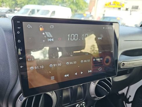 Used 2017 Jeep Wrangler Sport w/ Quick Order Package 24S AWD/4WD image 19