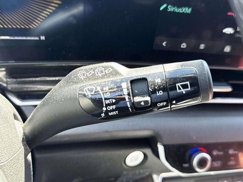 Used 2025 Kia Carnival EX FWD image 21