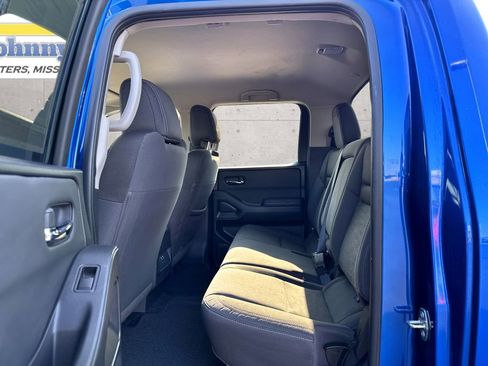 Used 2024 Nissan Frontier SV image 9