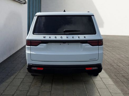 Used 2024 Jeep Wagoneer L Series II AWD/4WD image 4