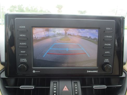 Used 2022 Toyota RAV4 XLE Premium image 16