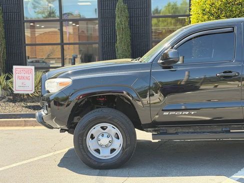 Used 2018 Toyota Tacoma SR image 10