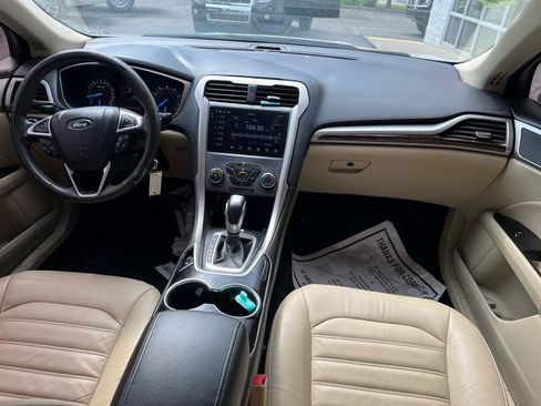 Used 2016 Ford Fusion SE w/ Equipment Group 202A FWD image 15