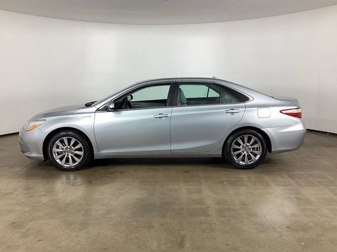 Used 2015 Toyota Camry XLE w/ Moonroof Package FWD image 8