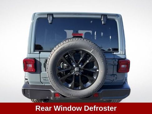 Used 2025 Jeep Wrangler Unlimited Sahara w/ Safety Group image 4