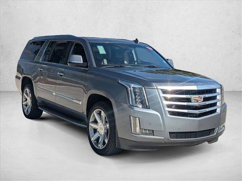 Used 2019 Cadillac Escalade ESV Luxury image 3