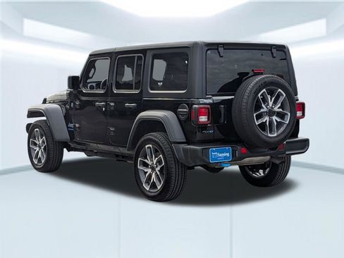 Used 2024 Jeep Wrangler Unlimited w/ Convenience Group AWD/4WD image 4