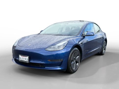 Used 2023 Tesla Model 3 Standard Range image 1