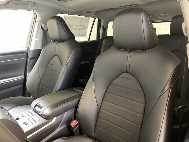 Used 2021 Toyota Highlander XLE AWD/4WD image 17