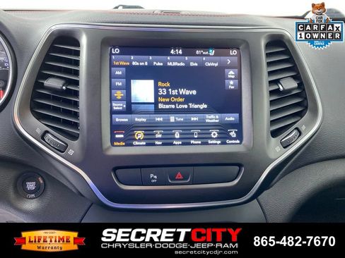 Used 2019 Jeep Cherokee Trailhawk AWD/4WD image 21