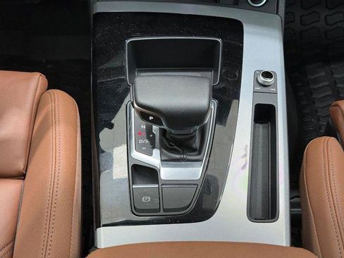 Certified 2025 Audi Q5 2.0T Premium w/ Convenience Plus Package AWD/4WD image 11