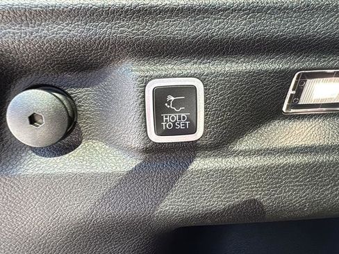 Used 2024 Jeep Grand Cherokee L Altitude image 13