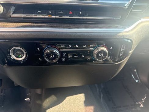 Used 2022 Chevrolet Silverado 1500 LT AWD/4WD image 19