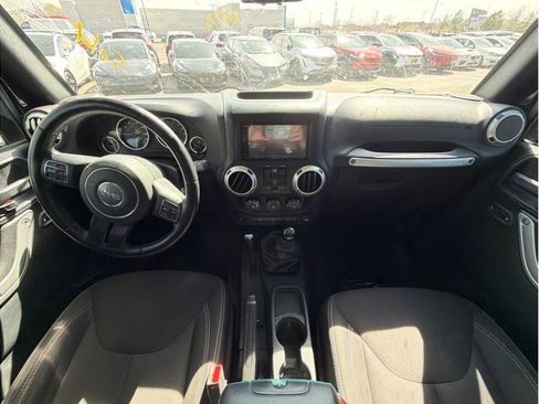 Used 2017 Jeep Wrangler Rubicon w/ Power Convenience Group image 5