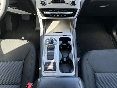 Used 2023 Ford Explorer XLT RWD image 22