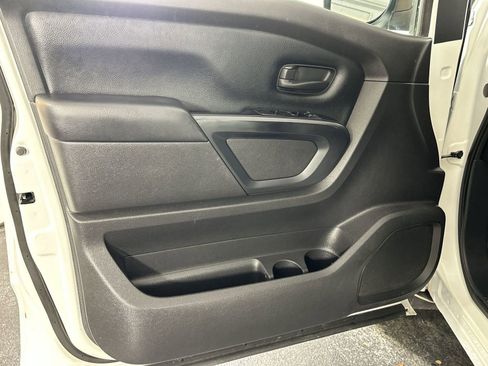 Used 2019 Nissan Titan S image 29